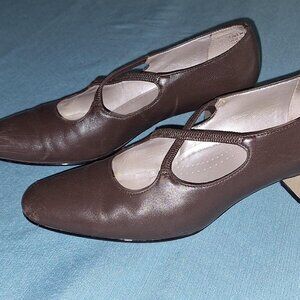 Trotters Jamie - Mocha Pump - Size 8.5 Narrow